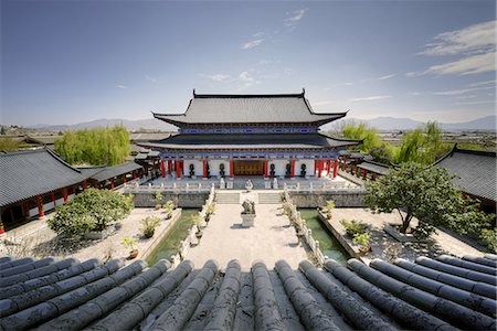 simsearch:841-07782134,k - A view down on courtyard and building in classical Chinese architecture style at Mufu, Lijiang, Yunnan, China, Asia Stock Photo - Rights-Managed, Code: 841-07782131