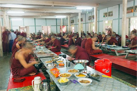 simsearch:841-06805719,k - Meal time at Maha Ganayon Kyaung Monastery, Mandalay, Myanmar (Burma), Asia Stock Photo - Rights-Managed, Code: 841-07782230
