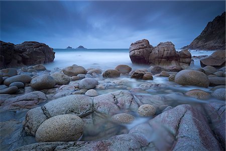 slow shutter - Stormy evening at Porth Nanven in Cornwall, England, United Kingdom, Europe Foto de stock - Con derechos protegidos, Código: 841-07782476