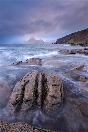 simsearch:841-07913720,k - Dramatic coastline of Elgol, looking across to the Cuillins, Isle of Skye, Inner Hebrides, Scotland, United Kingdom, Europe Photographie de stock - Rights-Managed, Code: 841-07782508
