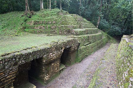 Exiting the Labyrinth, Mayan Archaeological Site, Yaxchilan, Chiapas, Mexico, North America Photographie de stock - Rights-Managed, Code: 841-07782606