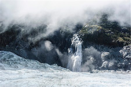 Aerial of a waterfall flowing into the icefield of Fox Glacier, Westland Tai Poutini National Park, South Island, New Zealand, Pacific Photographie de stock - Rights-Managed, Code: 841-07782673
