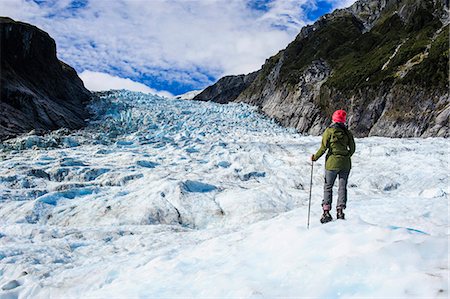 ecoturista - Woman standing on the ice of Fox Glacier, Westland Tai Poutini National Park, South Island, New Zealand, Pacific Foto de stock - Con derechos protegidos, Código: 841-07782695