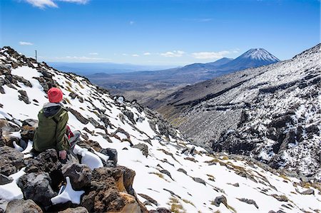 simsearch:841-02915661,k - Woman on Mount Ruapehu looking towards Mount Ngauruhoe, Tongariro National Park, UNESCO World Heritage Site, North Island, New Zealand, Pacific Foto de stock - Con derechos protegidos, Código: 841-07782720