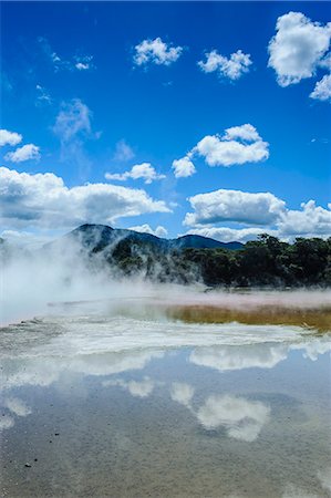 simsearch:841-02707127,k - The colourful multi hued Champagne Pool, Wai-O-Tapu Thermal Wonderland, Waiotapu, North Island, New Zealand, Pacific Photographie de stock - Rights-Managed, Code: 841-07782738