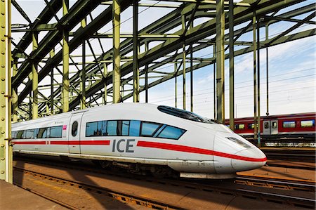 Intercity-Express ICE train, fastest on the network, on Hohenzollern railway bridge, Cologne, North Rhine-Westphalia, Germany, Europe Stock Photo - Rights-Managed, Code: 841-07782989