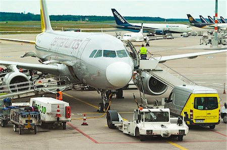 Germanwings (Lufthansa) Airbus A319 passenger aircraft on turnover at Cologne Airport, Cologne, North Rhine-Westphalia, Germany, Europe Stock Photo - Rights-Managed, Code: 841-07782992