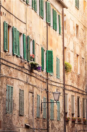 simsearch:6126-08644371,k - Building facades in the old town of Siena, Tuscany, Italy, Europe Photographie de stock - Rights-Managed, Code: 841-07783169