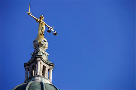 simsearch:841-06503365,k - Scales of Justice above the Old Bailey Law Courts (Central Criminal Court) on former site of Newgate Prison, London, England, United Kingdom, Europe Photographie de stock - Rights-Managed, Code: 841-07783194