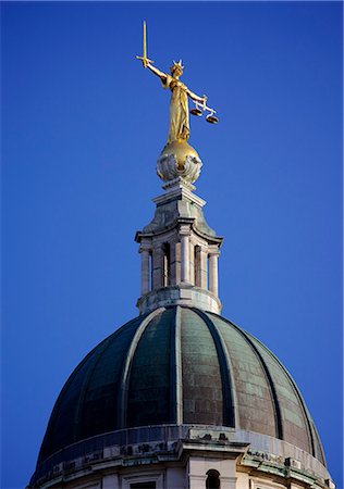 simsearch:841-06030713,k - Scales of Justice above the Old Bailey Law Courts (Central Criminal Court) on former site of Newgate Prison, London, England, United Kingdom, Europe Stockbilder - Lizenzpflichtiges, Bildnummer: 841-07783195