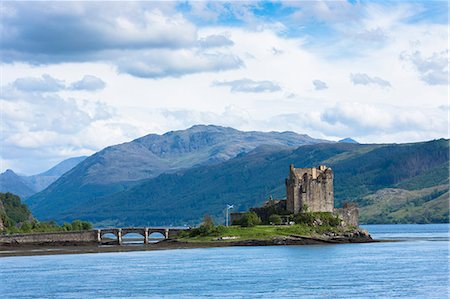 Eilean Donan Castle, a Highland fortress, with Saltire Scottish flag flying in Loch Alsh at Dornie, Kyle of Lochalsh in the western hIghlands of Scotland, United Kingdom, Europe Stock Photo - Rights-Managed, Code: 841-07801502