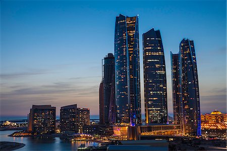 View of Etihad Towers and to the right The Emirates Palace Hotel, Abu Dhabi, United Arab Emirates, Middle East Photographie de stock - Rights-Managed, Code: 841-07813714