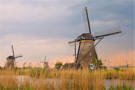 Historic windmills at Kinderdijk, UNESCO World Heritage Site, South Holland, Netherlands, Europe Foto de stock - Con derechos protegidos, Código: 841-07813745