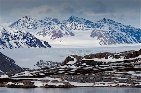 simsearch:841-08244003,k - Glacier backed by snowy mountains, near Ny Alesund, Spitsbergen (Svalbard), Arctic, Norway, Scandinavia, Europe Photographie de stock - Rights-Managed, Code: 841-07813774