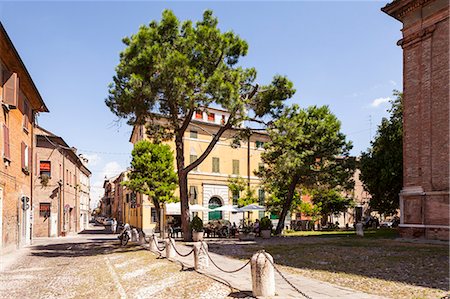 emilia-romagna - Street scene in the city of Ferrara, UNESCO World Heritage Site, Emilia-Romagna, Italy, Europe Stockbilder - Lizenzpflichtiges, Bildnummer: 841-07813882