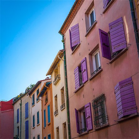 simsearch:841-05796365,k - Colourful shutters and facades, Collioure, Pyrenees-Orientales, Languedoc-Roussillon, France, Europe Foto de stock - Con derechos protegidos, Código: 841-07913635