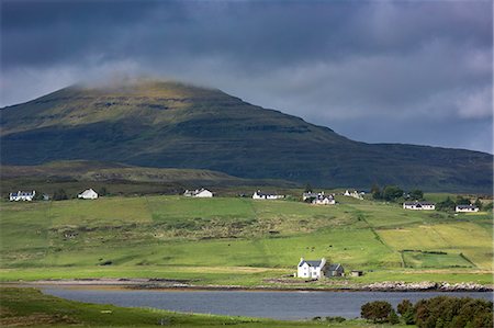 simsearch:841-07913722,k - White croft cottages nestled in hamlet by mountain and Loch Vatten under grey clouds at Roag, Isle of Skye, Inner Hebrides and Western Isles, Scotland, United Kingdom, Europe Stock Photo - Rights-Managed, Code: 841-07913709