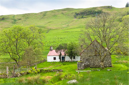 simsearch:841-08240161,k - Quaint cottage dwelling and old stone barn at Auchindrain, Highland farming township settlement and village folklore museum at Furnace near Inveraray in the Highlands, Scotland, United Kingdom, Europe Foto de stock - Con derechos protegidos, Código: 841-07913702