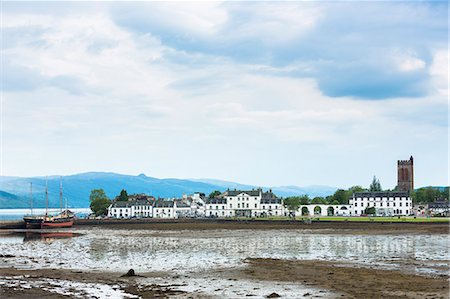 Inveraray with the Argyll Hotel in Mid Argyll at low tide in the Loch Fine estuary, Argyll and Bute region, Scotland, United Kingdom, Europe Photographie de stock - Rights-Managed, Code: 841-07913703