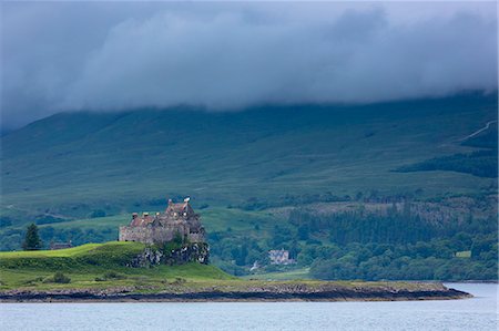 duart castle - Sound of Mull and Duart Castle, home of Maclean clan, on the Isle of Mull in the Inner Hebrides, Western Isles, Scotland, United Kingdom, Europe Stock Photo - Rights-Managed, Code: 841-07913736