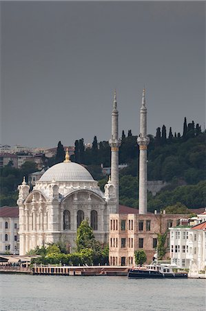 Ortakoy Mecidiye Mosque, Baroque mosque ordered by Sultan Abdul Mecit I, Ortakoy, from the Bosphorus Strait, Istanbul, Turkey, Europe Foto de stock - Direito Controlado, Número: 841-07913754