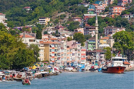 Fishermen and fishing boats, minaret and apartments, Rumeli Kavagi, Upper Bosphorus Strait (European Side), Istanbul, Turkey, Europe Stockbilder - Lizenzpflichtiges, Bildnummer: 841-07913750