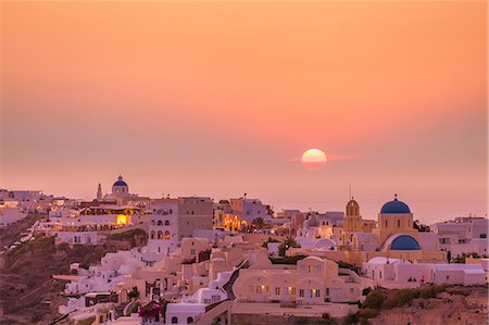 simsearch:859-08769979,k - The village of Oia in the evening at sunset, Santorini (Thira) Cyclades Islands, Greek Islands, Greece, Europe Photographie de stock - Rights-Managed, Code: 841-07913788