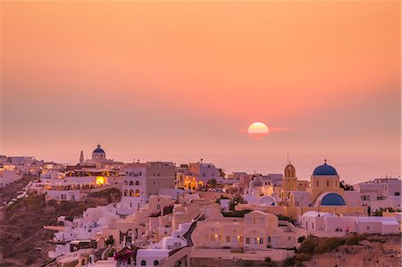 simsearch:841-07913783,k - The village of Oia in the evening at sunset, Santorini (Thira) Cyclades Islands, Greek Islands, Greece, Europe Foto de stock - Con derechos protegidos, Código: 841-07913788