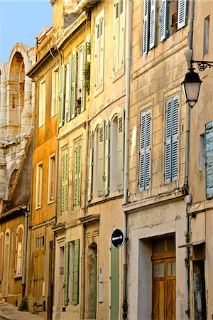 Old town street, rue des Arenes, Arles, Bouches du Rhone, Provence, France, Europe Photographie de stock - Rights-Managed, Code: 841-07913780