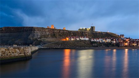 Dusk at Whitby with the Abbey and St. Mary's Church overlooking the Esk, Whitby, North Yorkshire, Yorkshire, England, United Kingdom, Europe Stockbilder - Lizenzpflichtiges, Bildnummer: 841-07913965