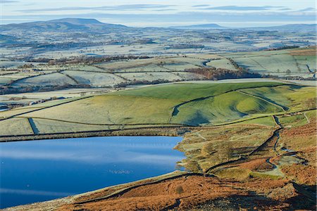 simsearch:841-06503020,k - Early morning view in late autumn from Embsay Crag, overlooking the reservoir and Pendle Hill beyond, North Yorkshire, Yorkshire, England, United Kingdom, Europe Foto de stock - Con derechos protegidos, Código: 841-07913966