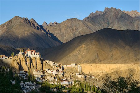 simsearch:841-03489712,k - The town and monastery of Lamayuru, backed by mountains in the evening sun, Ladakh, Himalayas, India, Asia Photographie de stock - Rights-Managed, Code: 841-07913976