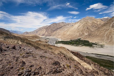 Looking down towards Khalsar village in the Nubra Valley, Khalsar, Ladakh, India, Asia Foto de stock - Con derechos protegidos, Código: 841-07913979