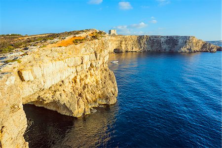 simsearch:841-06033672,k - Cliff top watch tower, Comino island, Malta, Mediterranean, Europe Photographie de stock - Rights-Managed, Code: 841-08031395