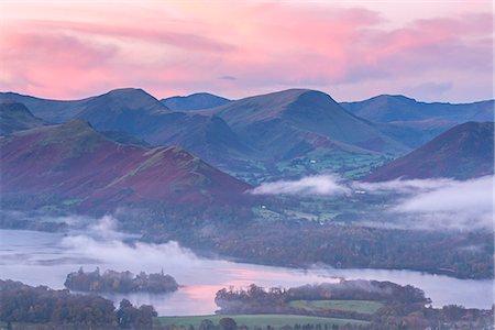 simsearch:841-07206139,k - Misty autumn sunrise over Derwent Water and the Newlands Valley, Lake District National Park, Cumbria, England, United Kingdom, Europe Stock Photo - Rights-Managed, Code: 841-08031461