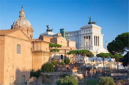 european plaza - Roman Forum, UNESCO World Heritage Site, and National Monument to Victor Emmanuel II, Rome, Lazio, Italy, Europe Stock Photo - Rights-Managed, Code: 841-08031549