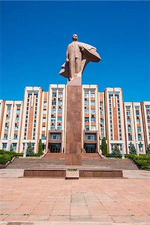 simsearch:841-03489867,k - Transnistria Parliament building in Tiraspol with a statue of Vladimir Lenin in front, Transnistria, Moldova, Europe Stock Photo - Rights-Managed, Code: 841-08031582