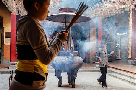 simsearch:841-05785959,k - Ong Bon Pagoda in Cholon (Chinatown), Ho Chi Minh City (Saigon), Vietnam, Indochina, Southeast Asia, Asia Foto de stock - Con derechos protegidos, Código: 841-08059487