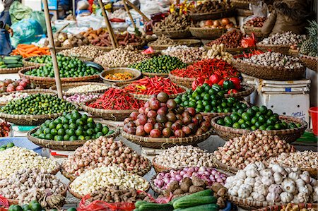 simsearch:841-08059518,k - Fruits and vegetables stall at a market in the old quarter, Hanoi, Vietnam, Indochina, Southeast Asia, Asia Photographie de stock - Rights-Managed, Code: 841-08059495