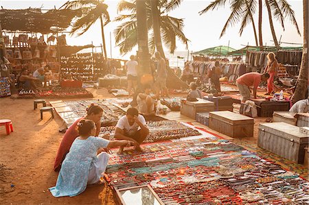 Tibetan selling their craft at the Wednesday Flea Market in Anjuna, Goa, India, Asia Foto de stock - Con derechos protegidos, Código: 841-08059515