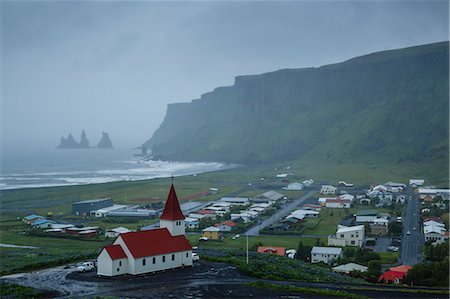 View over the village of Vik on a rainy day, Iceland, Polar Regions Foto de stock - Con derechos protegidos, Código: 841-08059533