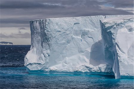 Tabular iceberg in the Gerlache Strait, Antarctica, Polar Regions Stock Photo - Rights-Managed, Code: 841-08101660