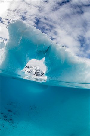 Above and below water view of Danco Island, Errera Channel, Antarctica, Polar Regions Photographie de stock - Rights-Managed, Code: 841-08101676
