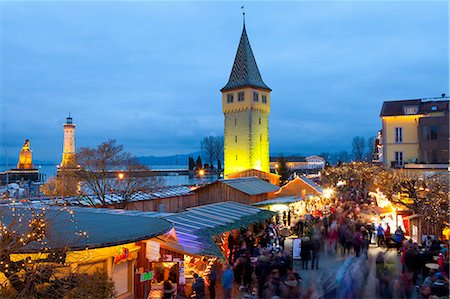 Christmas Market along Lindau's Historic Port, Lindau im Bodensee, Germany, Europe Foto de stock - Con derechos protegidos, Código: 841-08101693