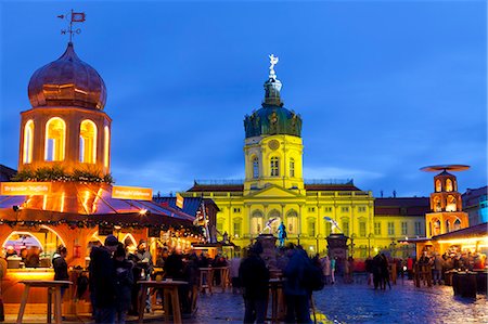 Christmas Market in front of Charlottenburg Palace, Berlin, Germany, Europe Foto de stock - Con derechos protegidos, Código: 841-08101716