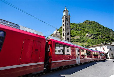 The Bernina Express train passes near the Sanctuary of Madonna di Tirano, not far from the Swiss border, on the UNESCO World Heritage Site railway, Lombardy, Italy, Europe Photographie de stock - Rights-Managed, Code: 841-08101764