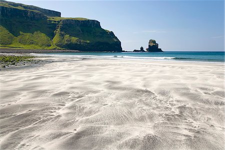 simsearch:6119-09134805,k - View across the black and white sands of Talisker Bay, near Carbost, Isle of Skye, Inner Hebrides, Highland, Scotland, United Kingdom, Europe Stock Photo - Rights-Managed, Code: 841-08101779