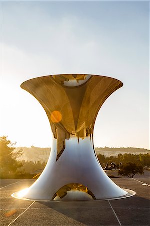 skulptur - Turning the World Upside Down sculpture by Anish Kapoor, Israel Museum, Jerusalem, Israel, Middle East Stockbilder - Lizenzpflichtiges, Bildnummer: 841-08101891