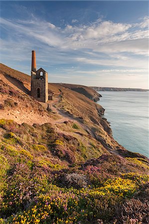 simsearch:841-06344507,k - The abandoned Wheal Coates engine house, UNESCO World Heritage Site, on the Cornish cliffs near St. Agnes, Cornwall, England, United Kingdom, Europe Photographie de stock - Rights-Managed, Code: 841-08101949