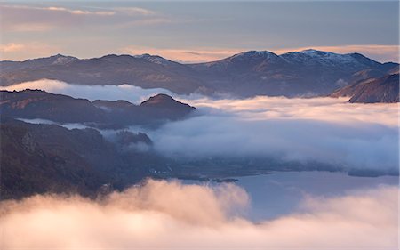 simsearch:700-02428481,k - Early morning mist hangs above Derwent Water in autumn, Lake District National Park, Cumbria, England, United Kingdom, Europe Foto de stock - Direito Controlado, Número: 841-08101969